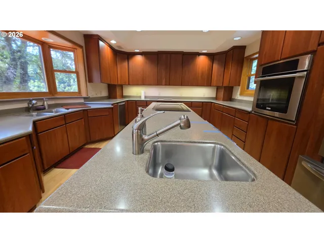 Kitchen-Cooking Island
