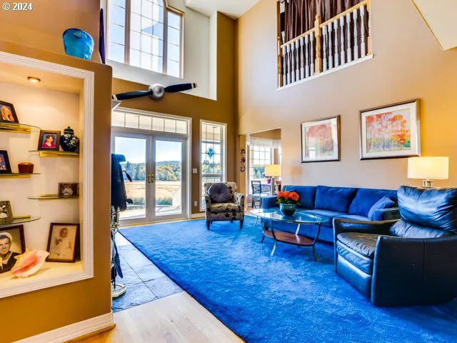 Living Room-Vaulted Ceilings