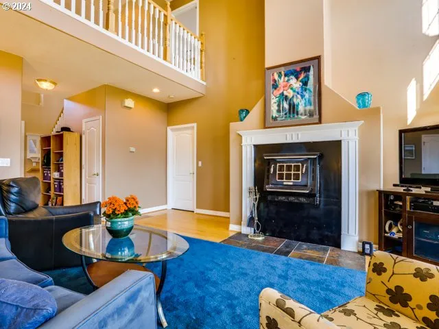 Living Room-Vaulted Ceilings