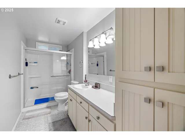 Bathroom-Walk in Shower