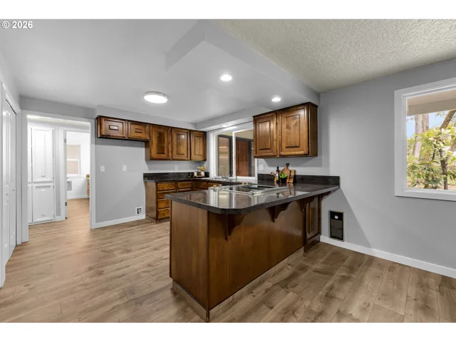 Kitchen-Eating Area