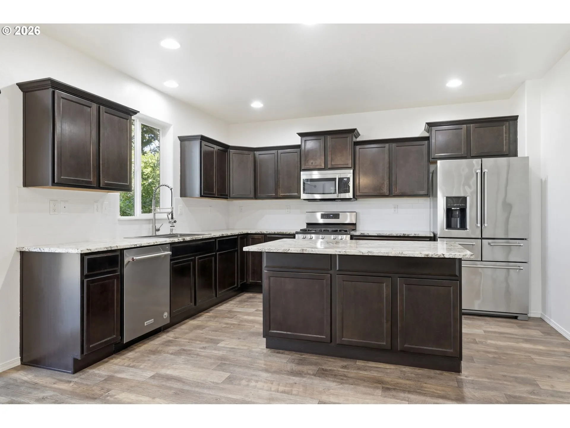 Kitchen-Breakfast Bar