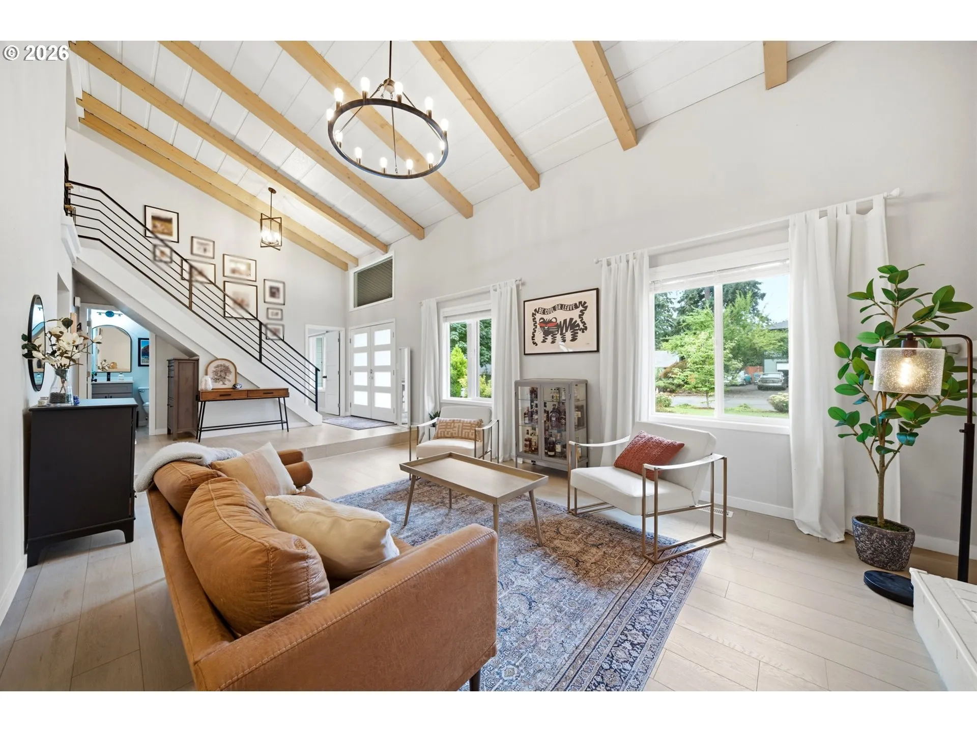 Living Room/Entrance