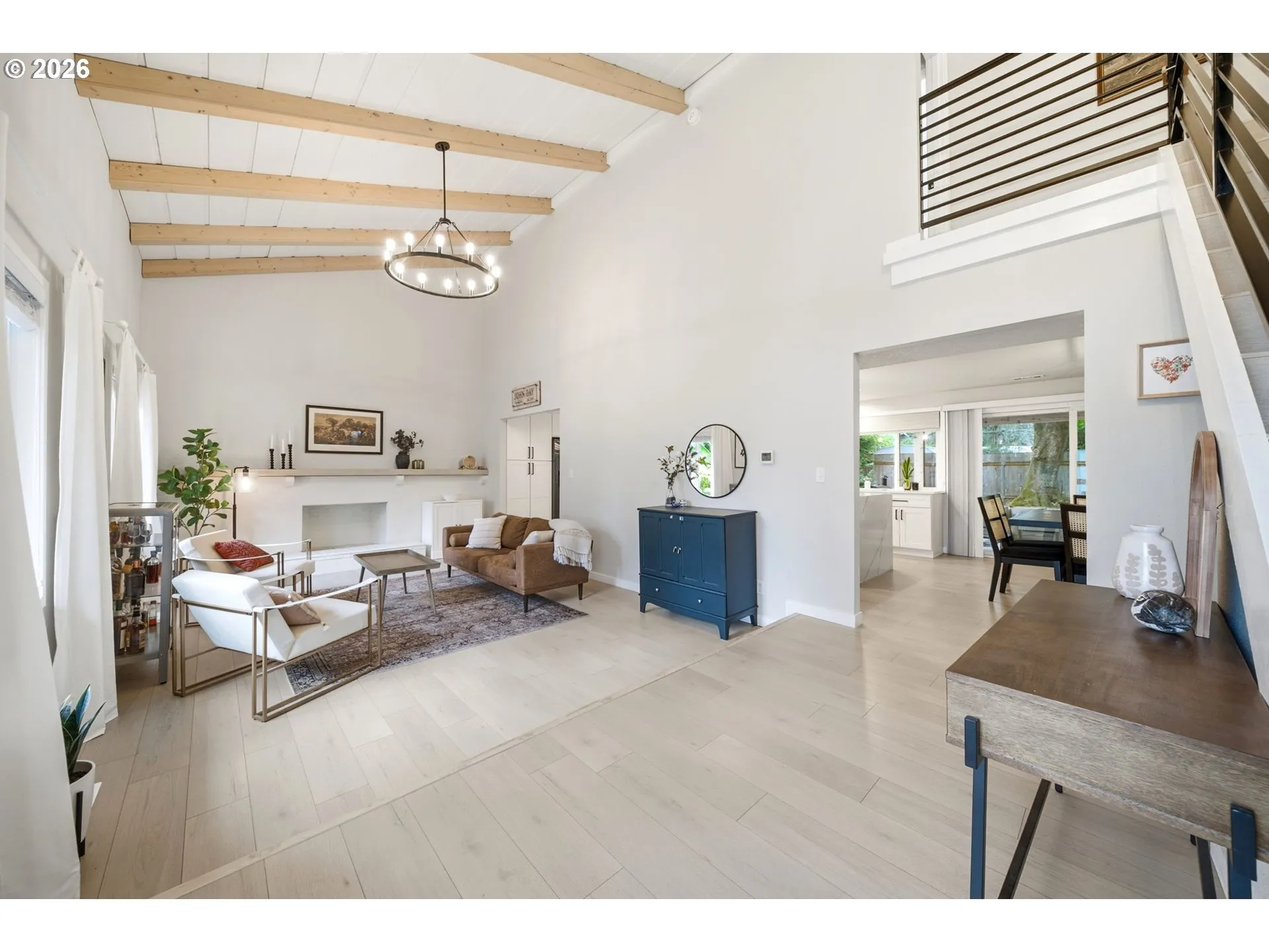 Living Room/Entrance