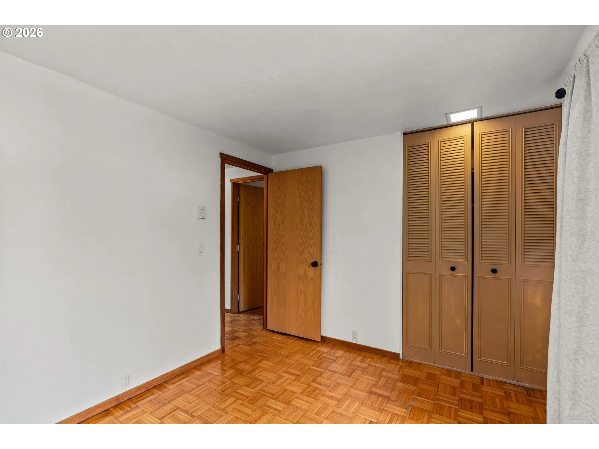 Bedroom, Primary