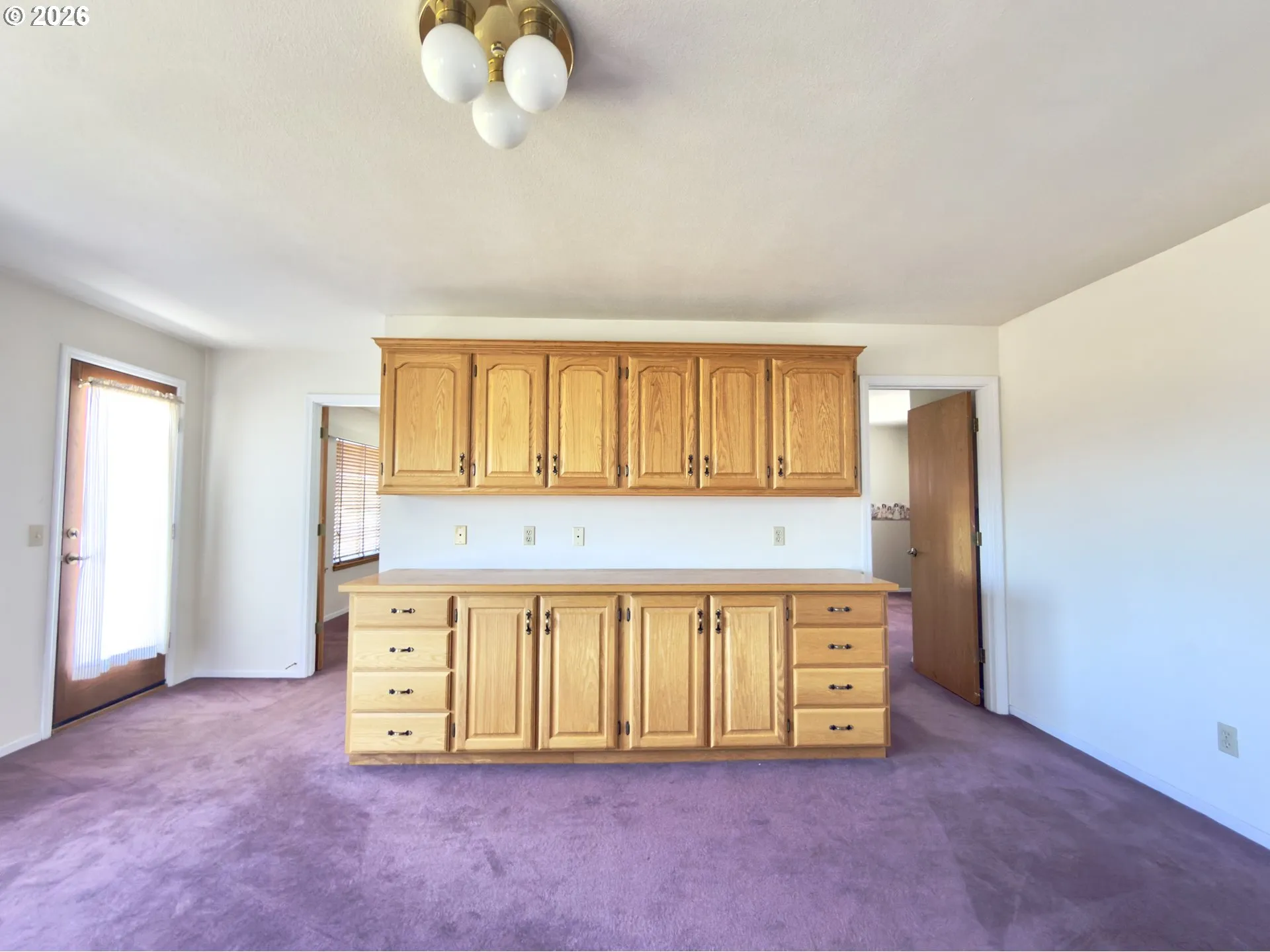 Built-In Cabinets-Upper