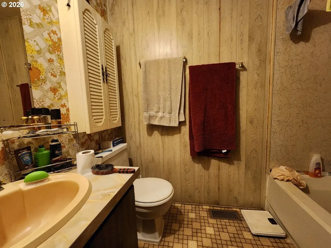 Bathroom-Hall