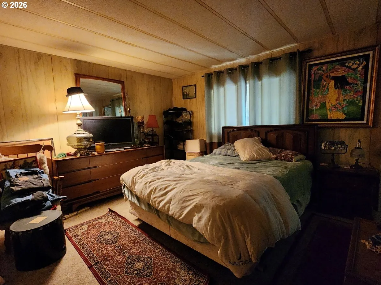 Bedroom, Primary