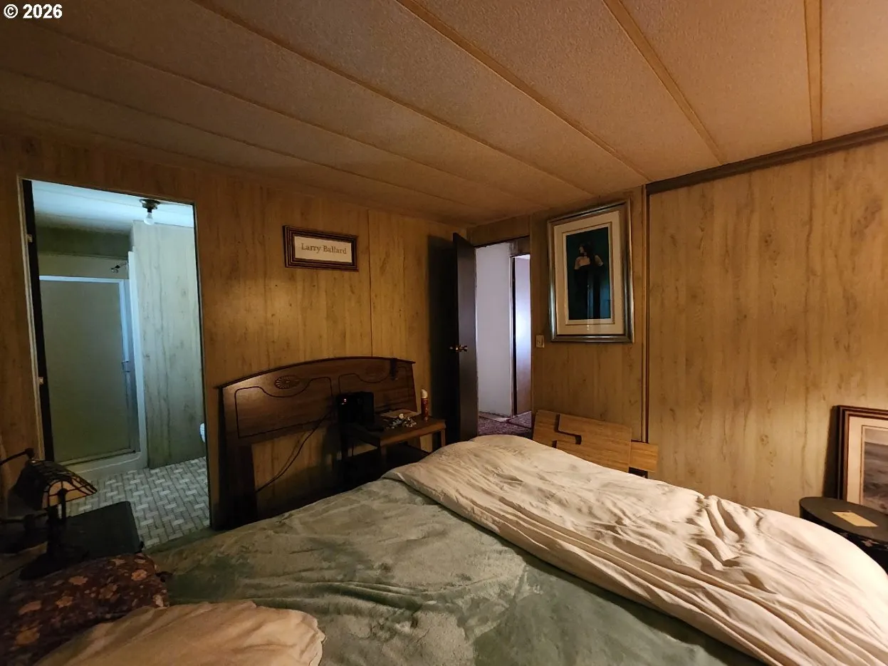Bedroom, Primary