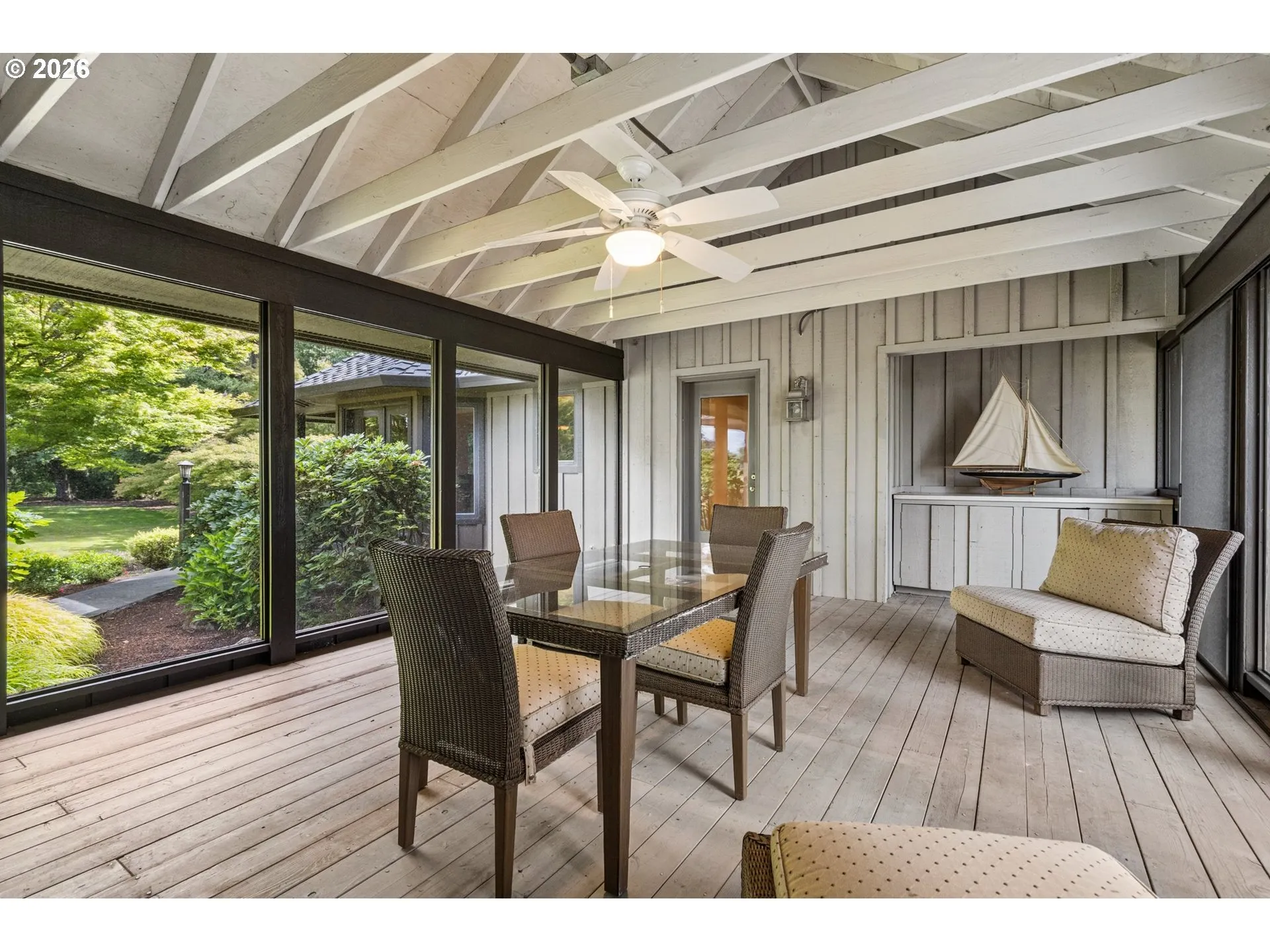 Porch, Screened in
