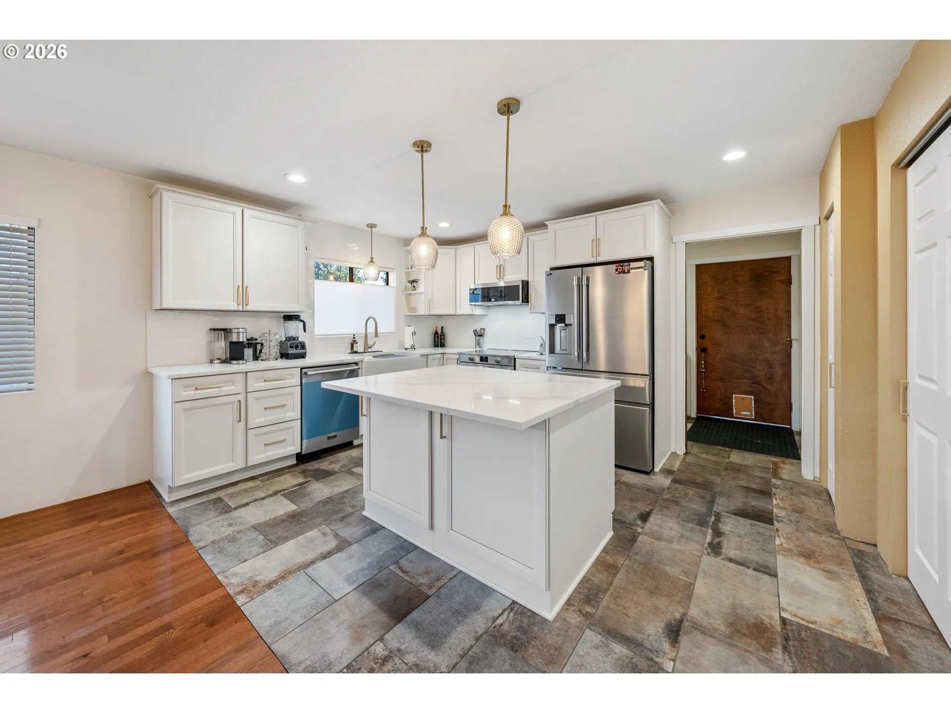 Kitchen-Breakfast Bar