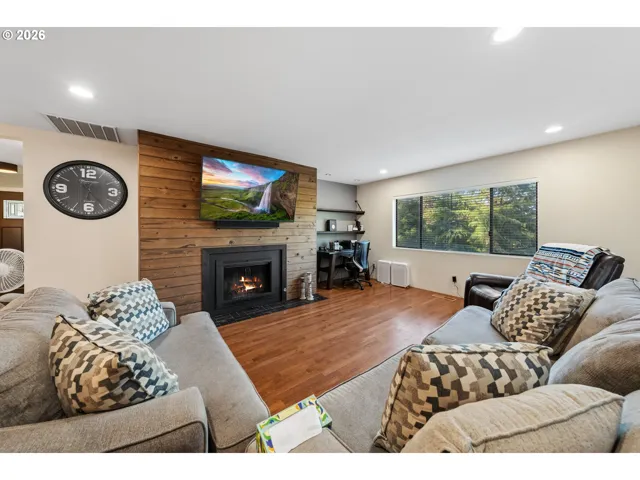 Living Room-Fireplace
