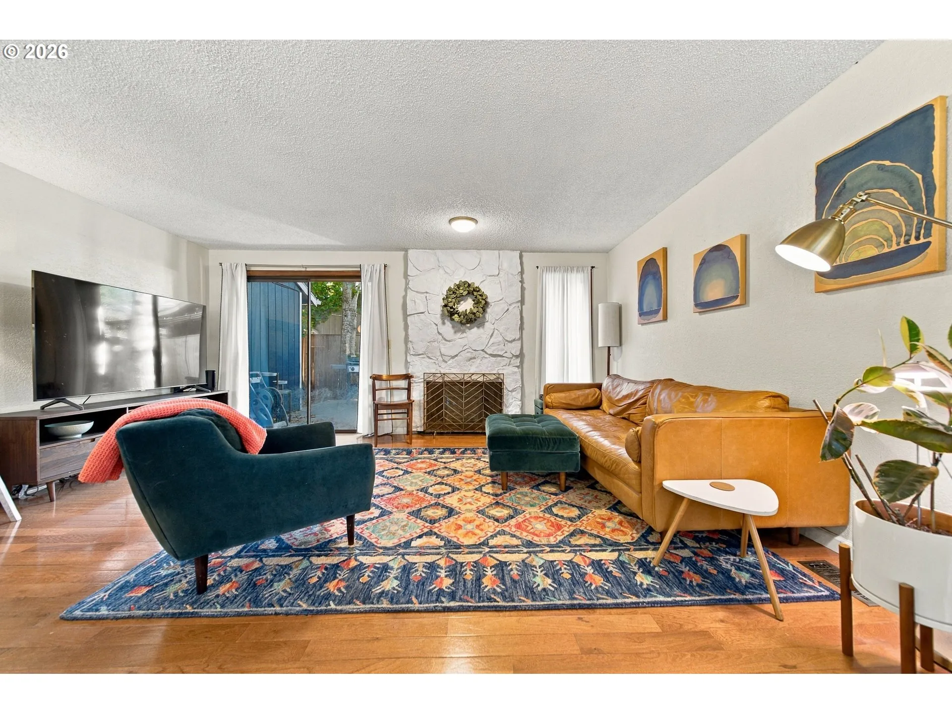 Living Room-Fireplace