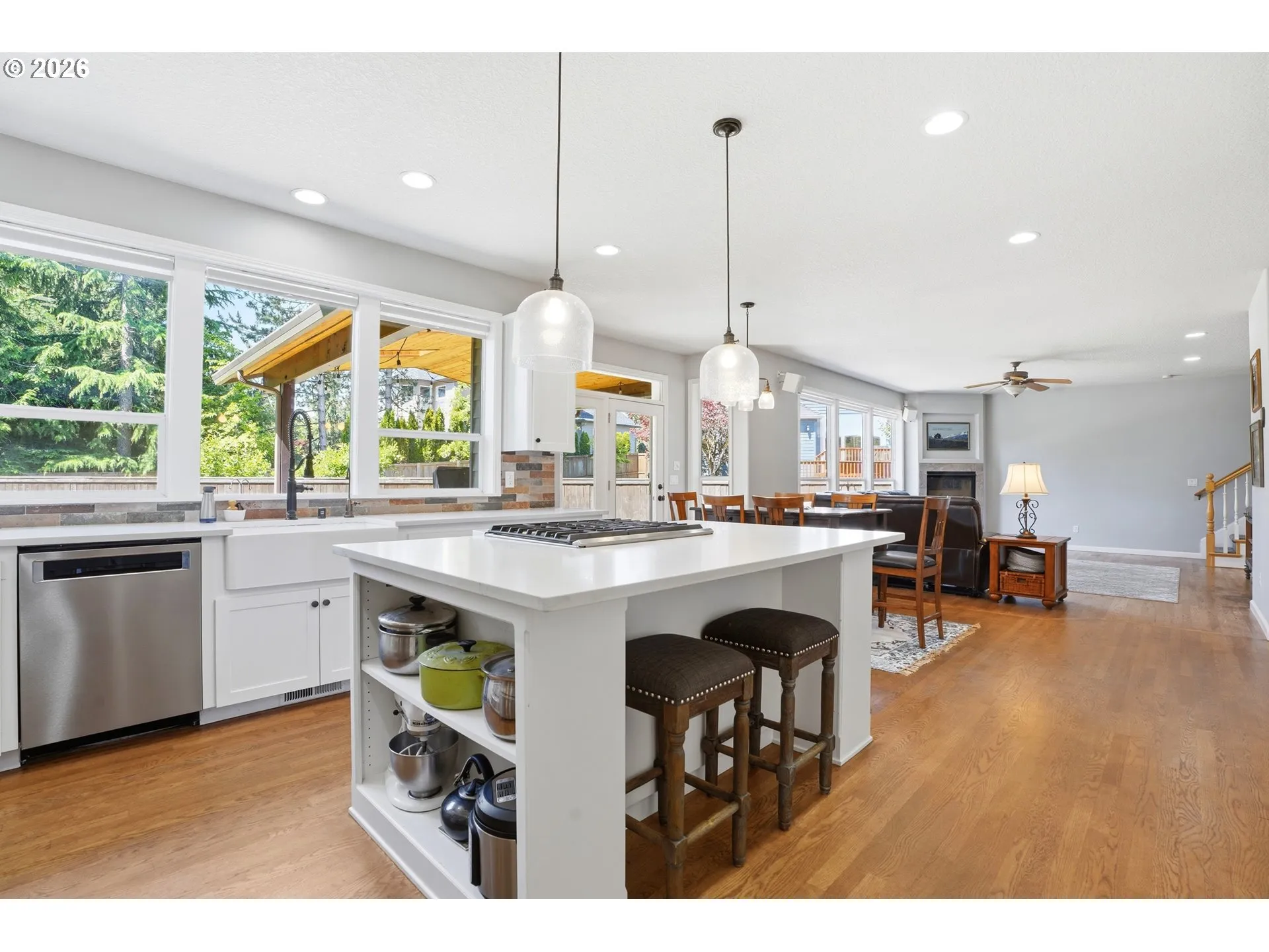 Kitchen-Breakfast Bar