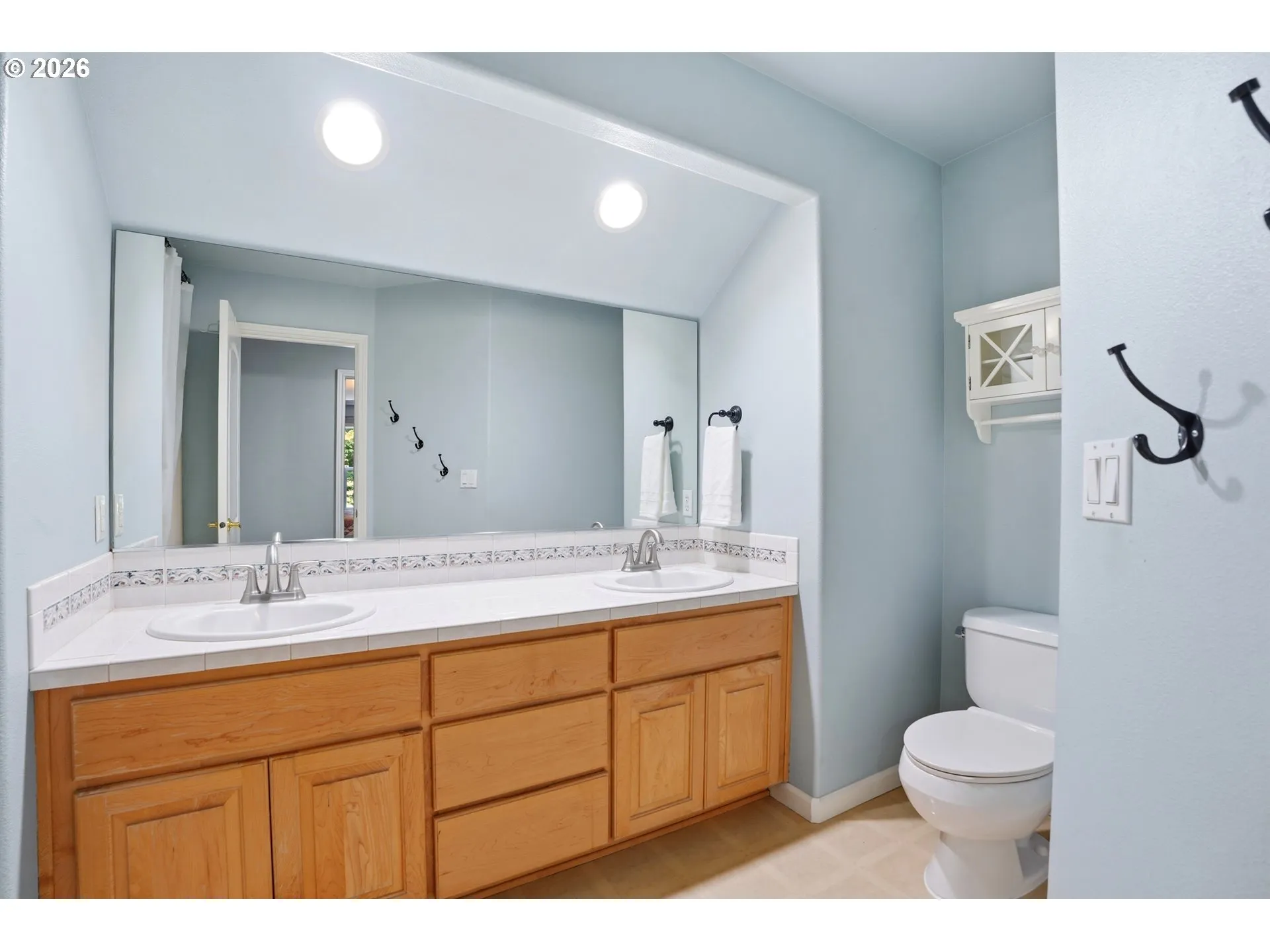Bathroom-Upper