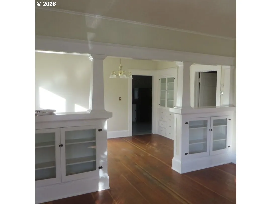 Living Room/Entrance