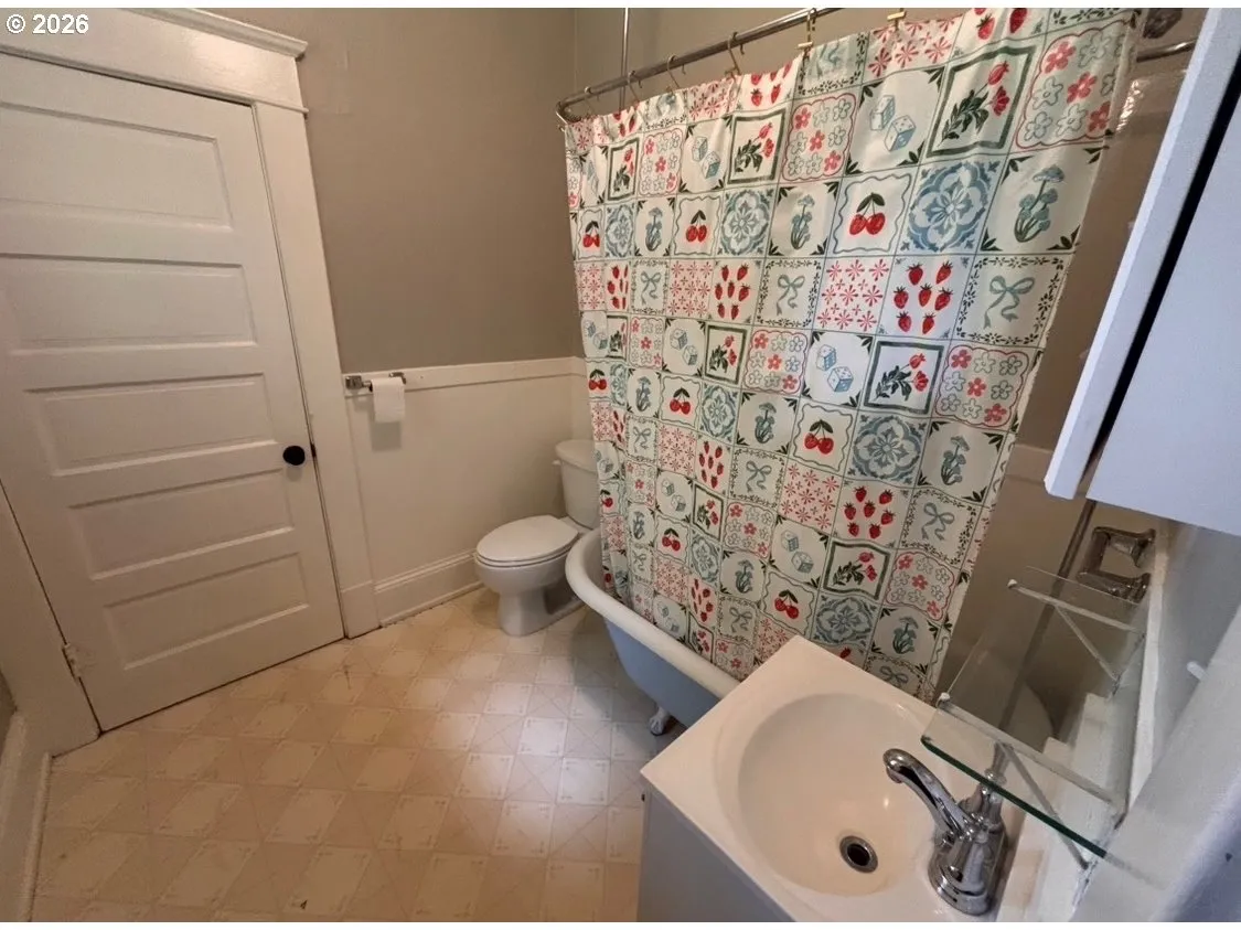 Bathroom, Continental