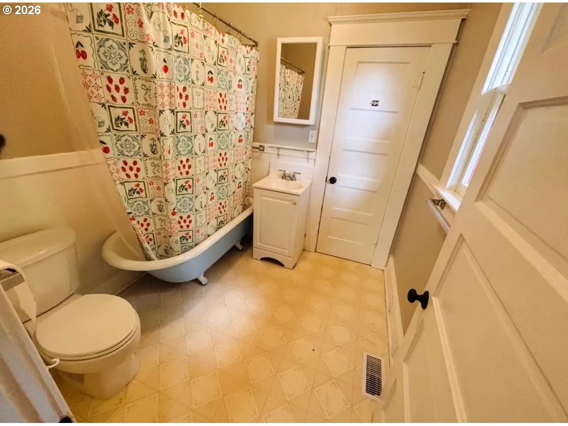 Bathroom, Continental