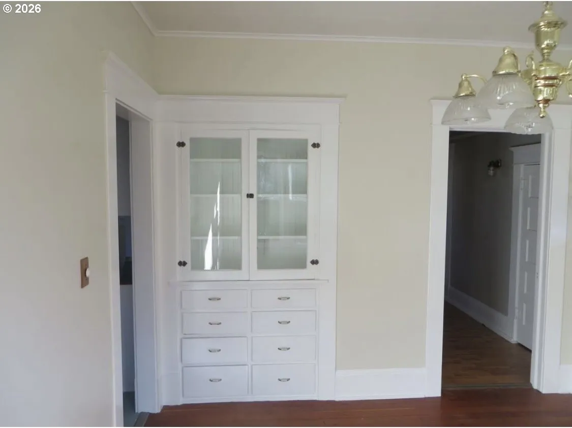 Dining Room-Built-In Cabinets