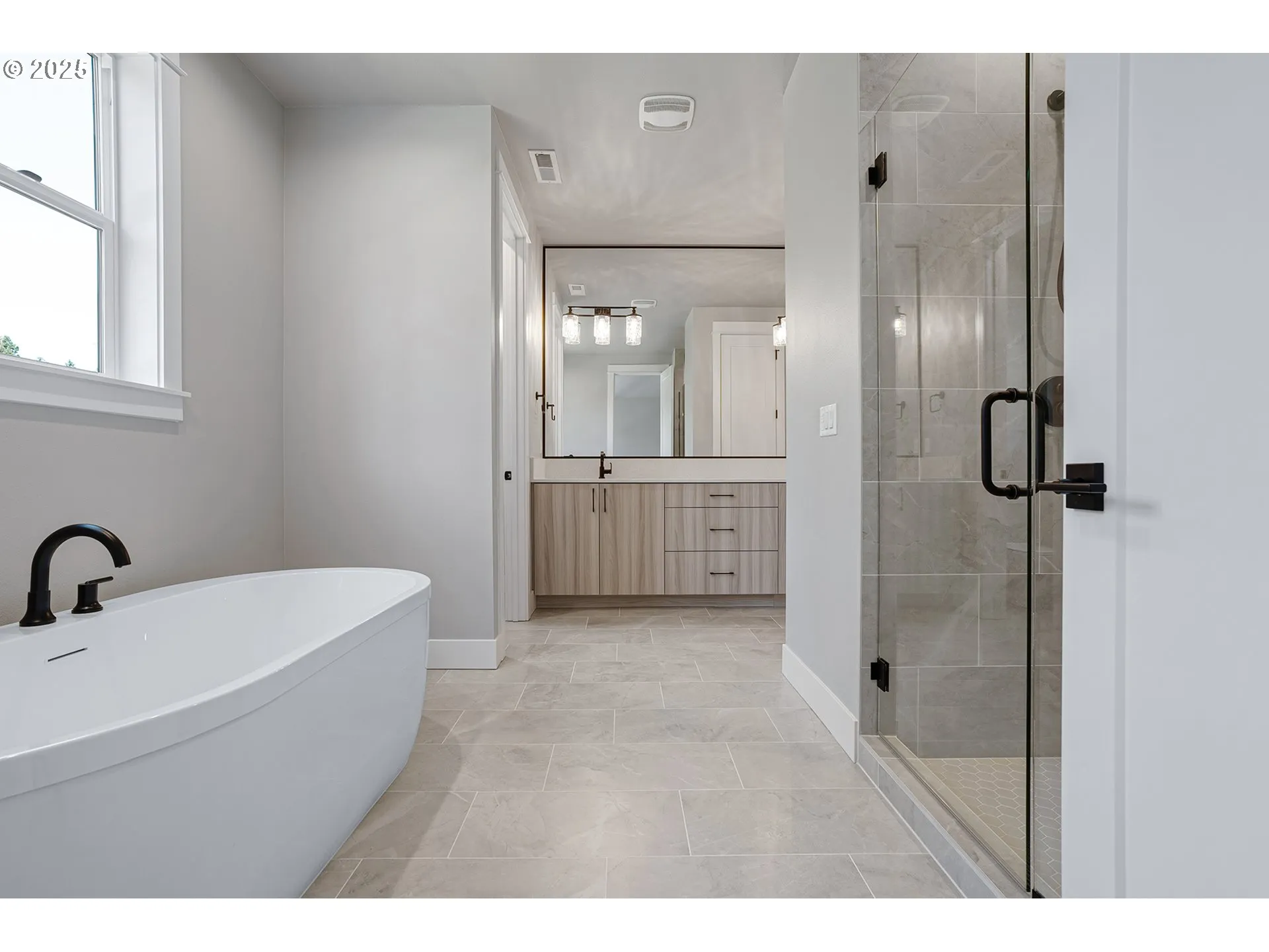 Bathroom, Attached-Garden Tub