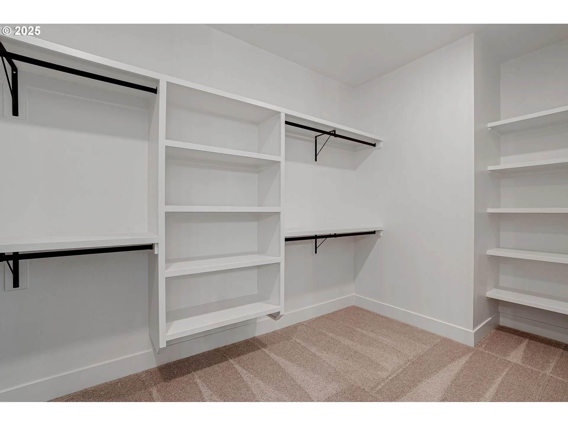 Bathroom, Attached-Walk-In Closet