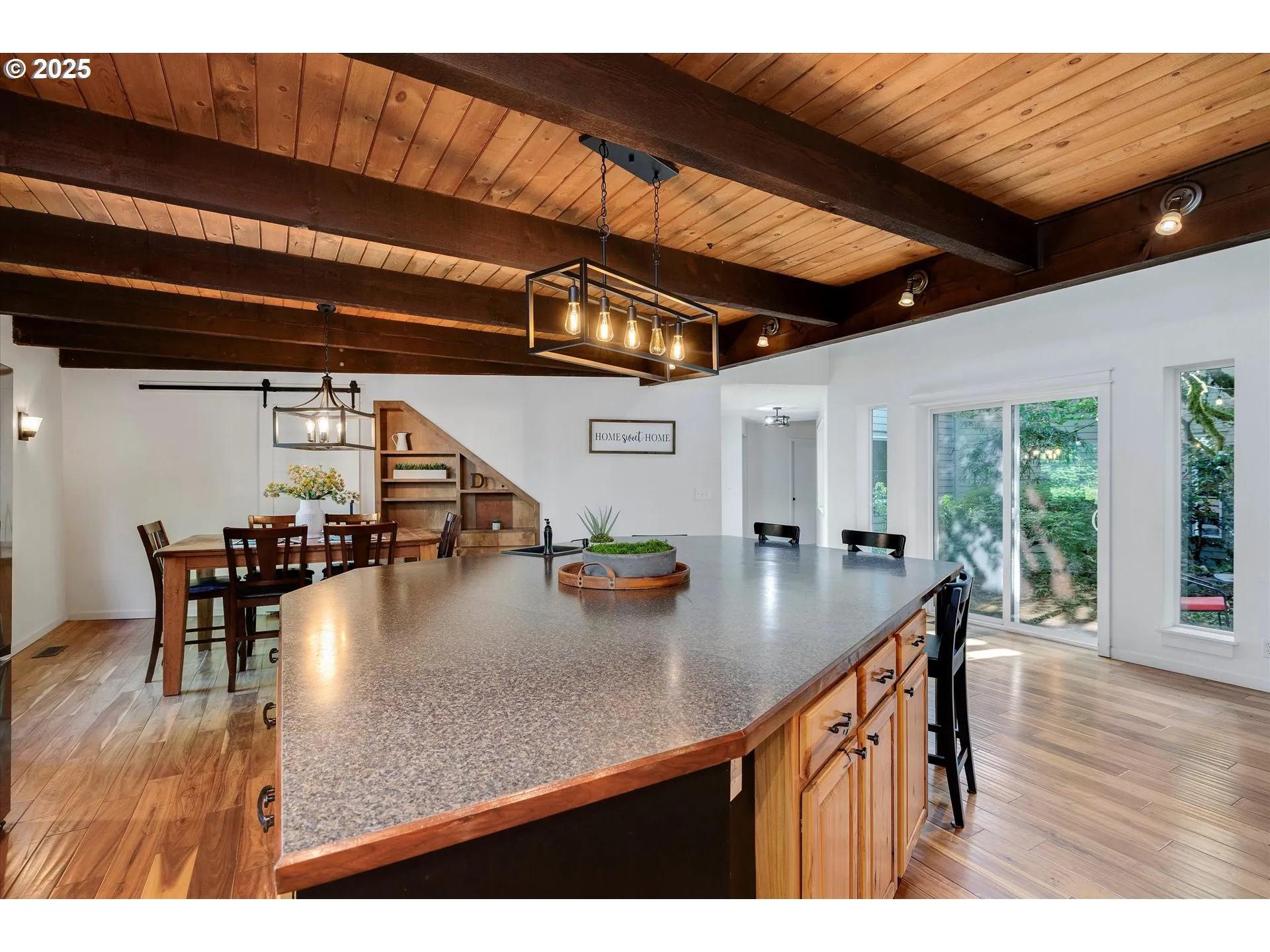 Kitchen/Nook-Island