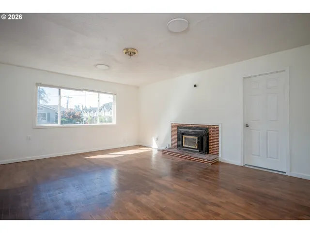 Living Room-Fireplace