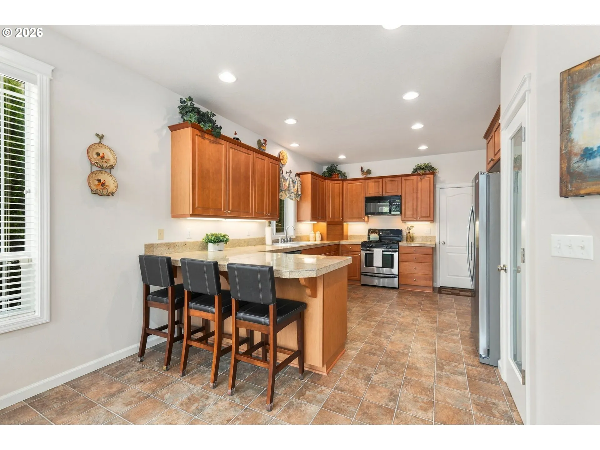 Kitchen-Breakfast Bar