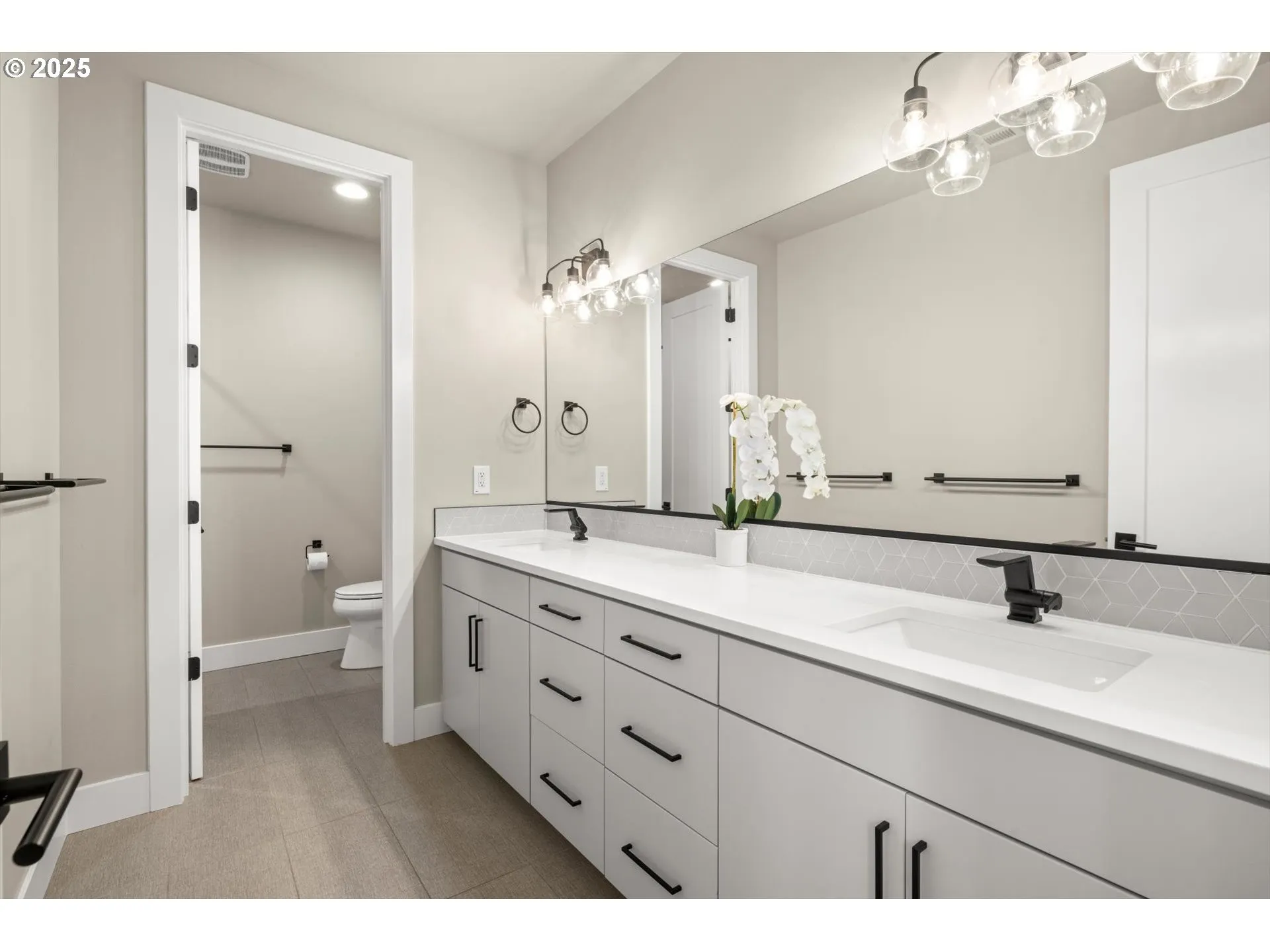 Bathroom-Upper