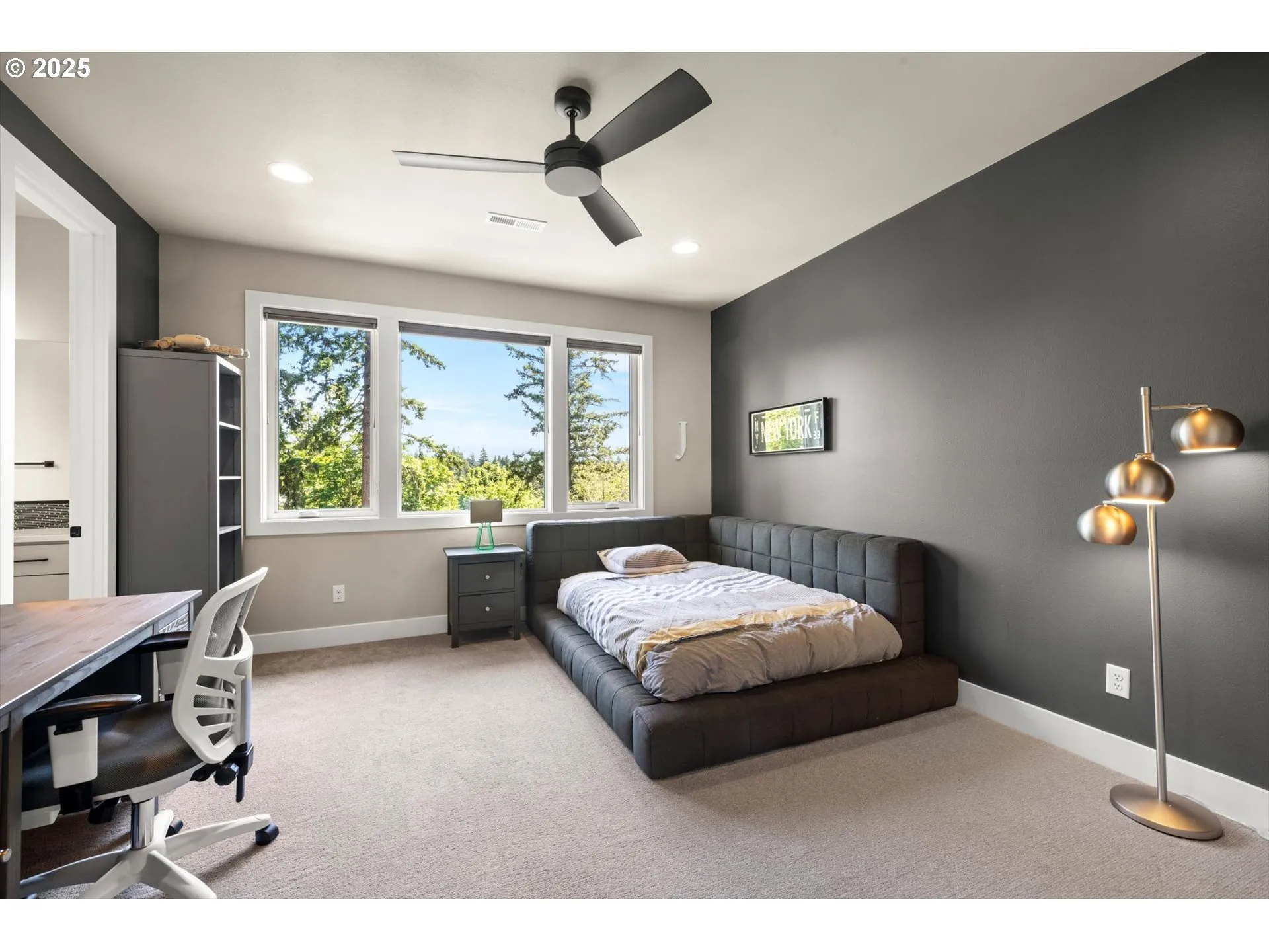 Bathroom, Attached-Walk-In Closet