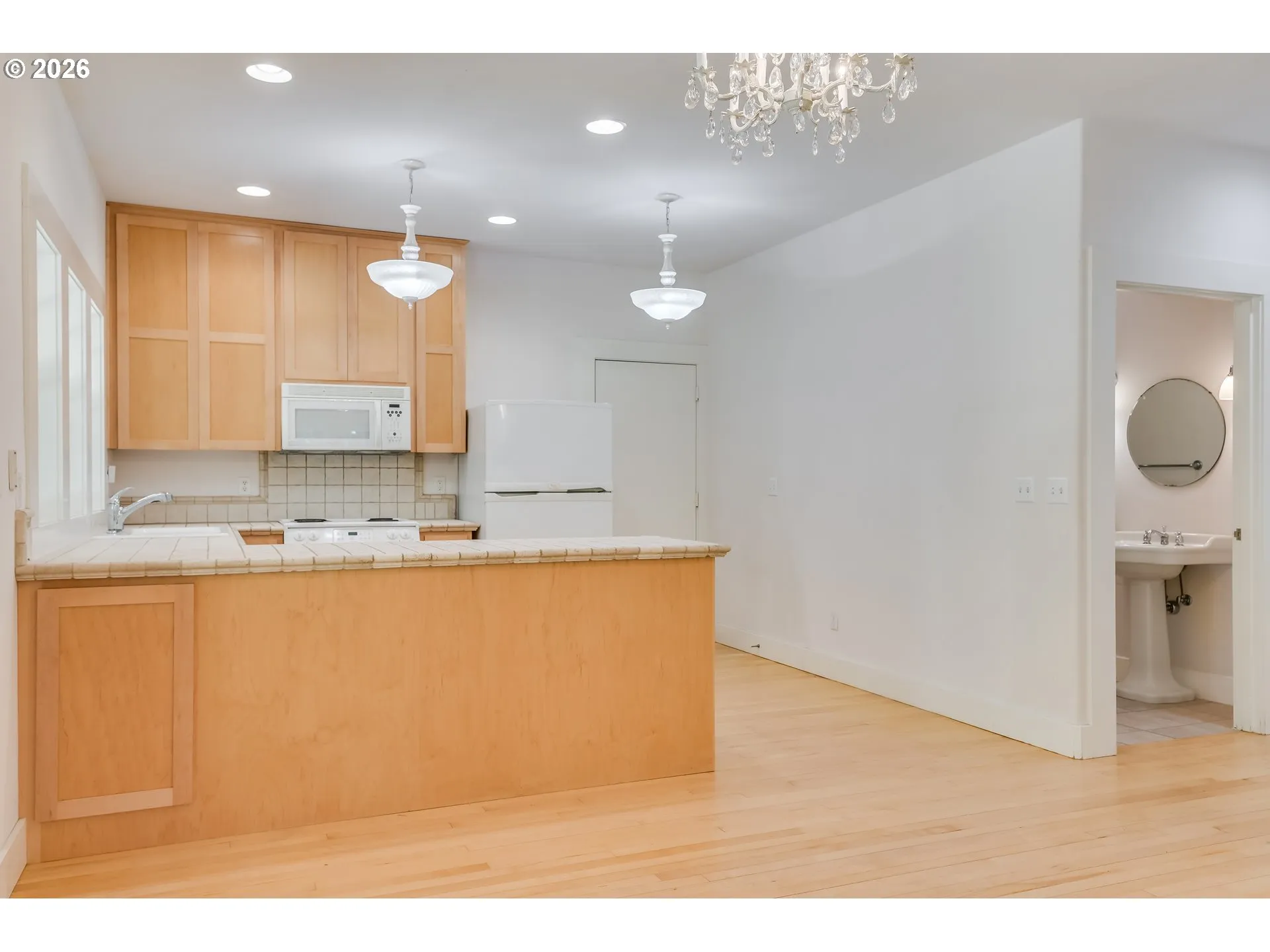 Kitchen-Breakfast Bar