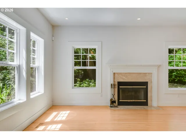 Living Room-Fireplace