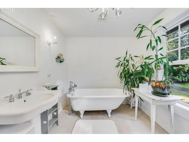 Bathroom-Upper