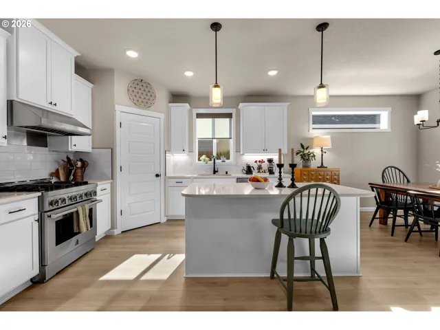 Kitchen-Eating Area