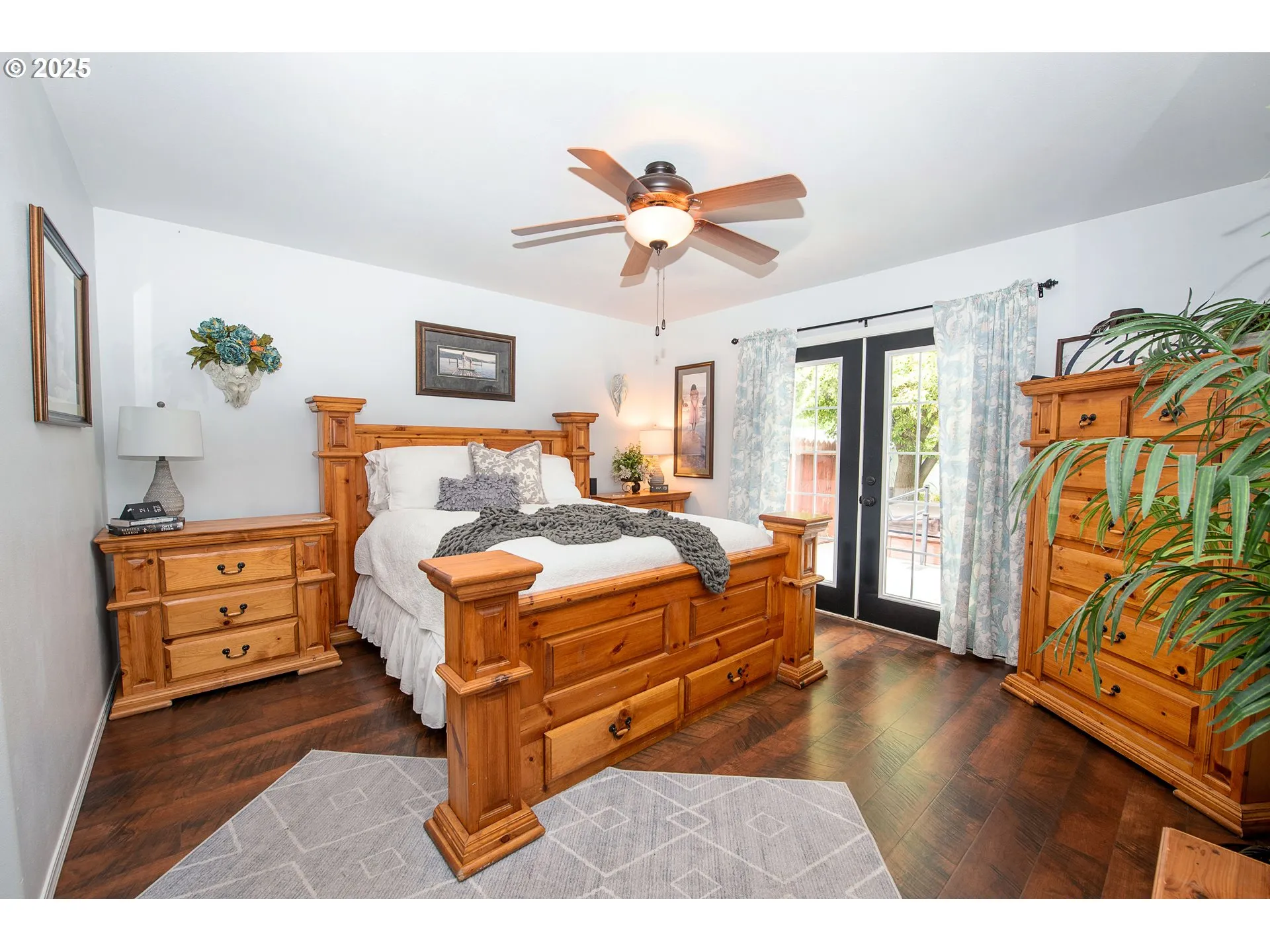 Bedroom, Primary
