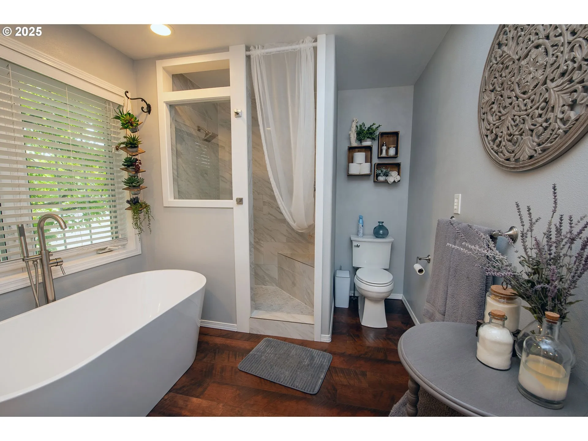 Bathroom-Walk in Shower