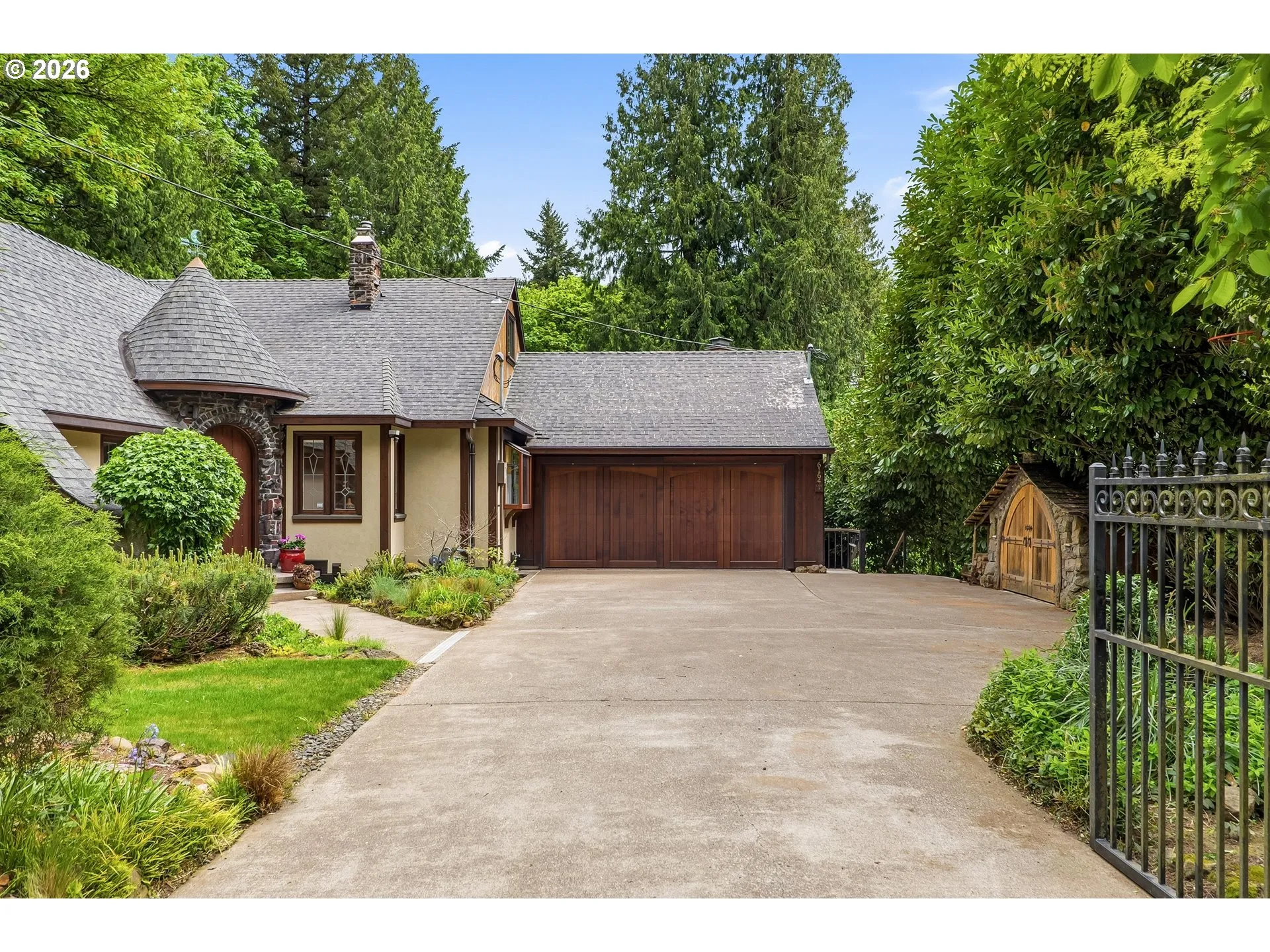 Driveway-Gated