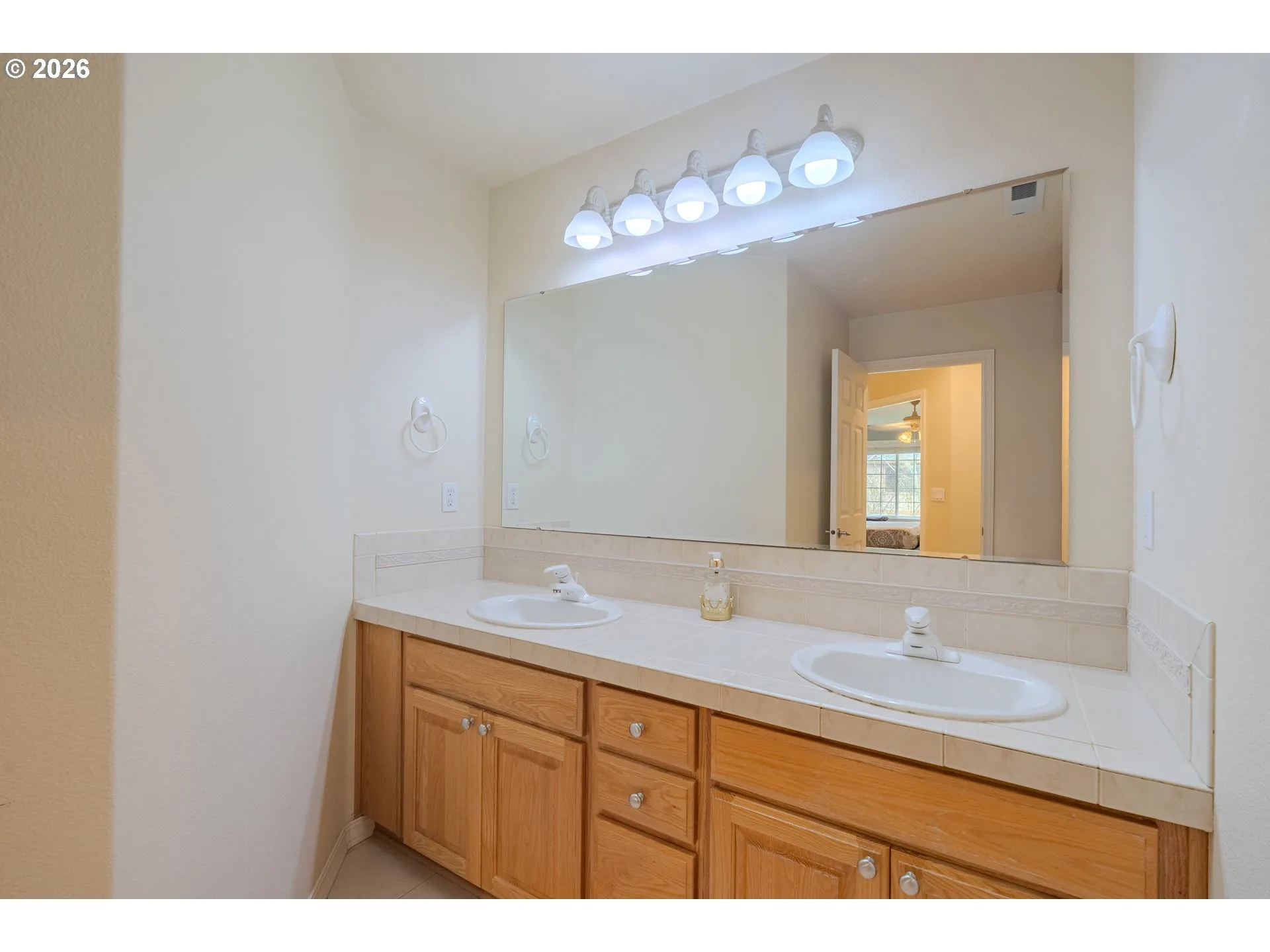 Bathroom-Upper