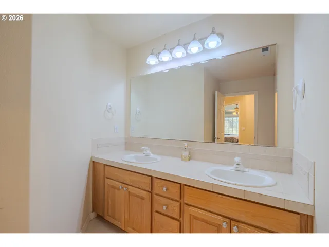 Bathroom-Upper