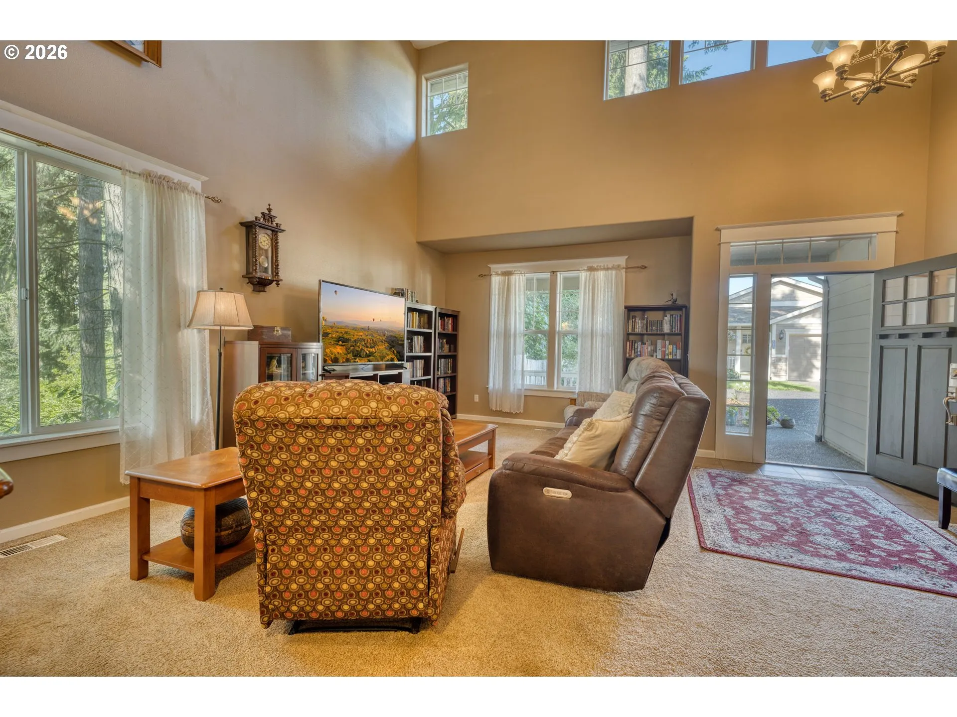 Living Room/Entrance