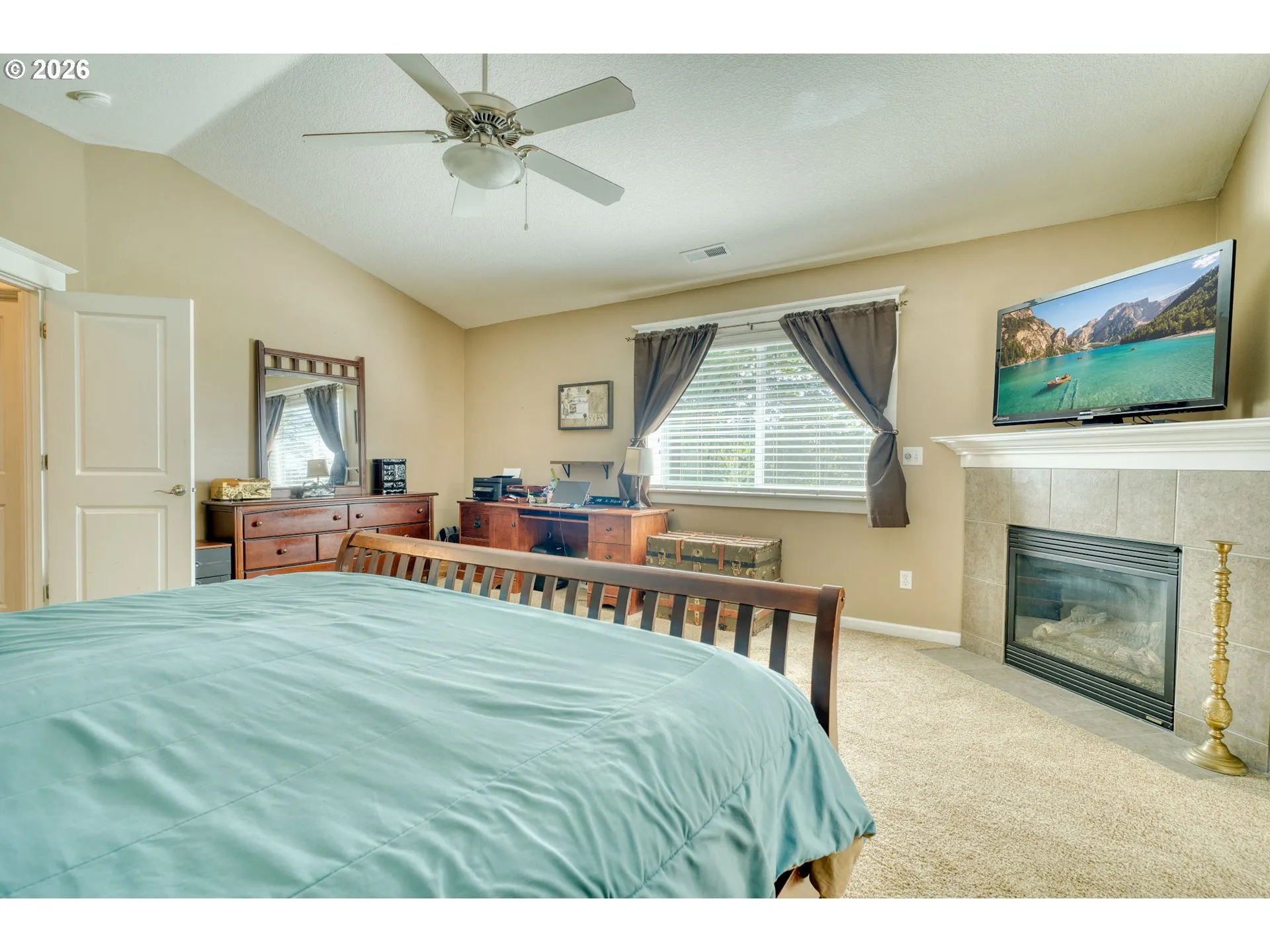 Bedroom, Owner's Suite-Vaulted Ceilings