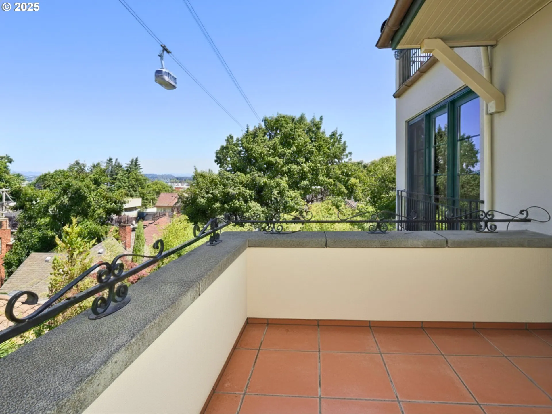 Balcony-NE Facing