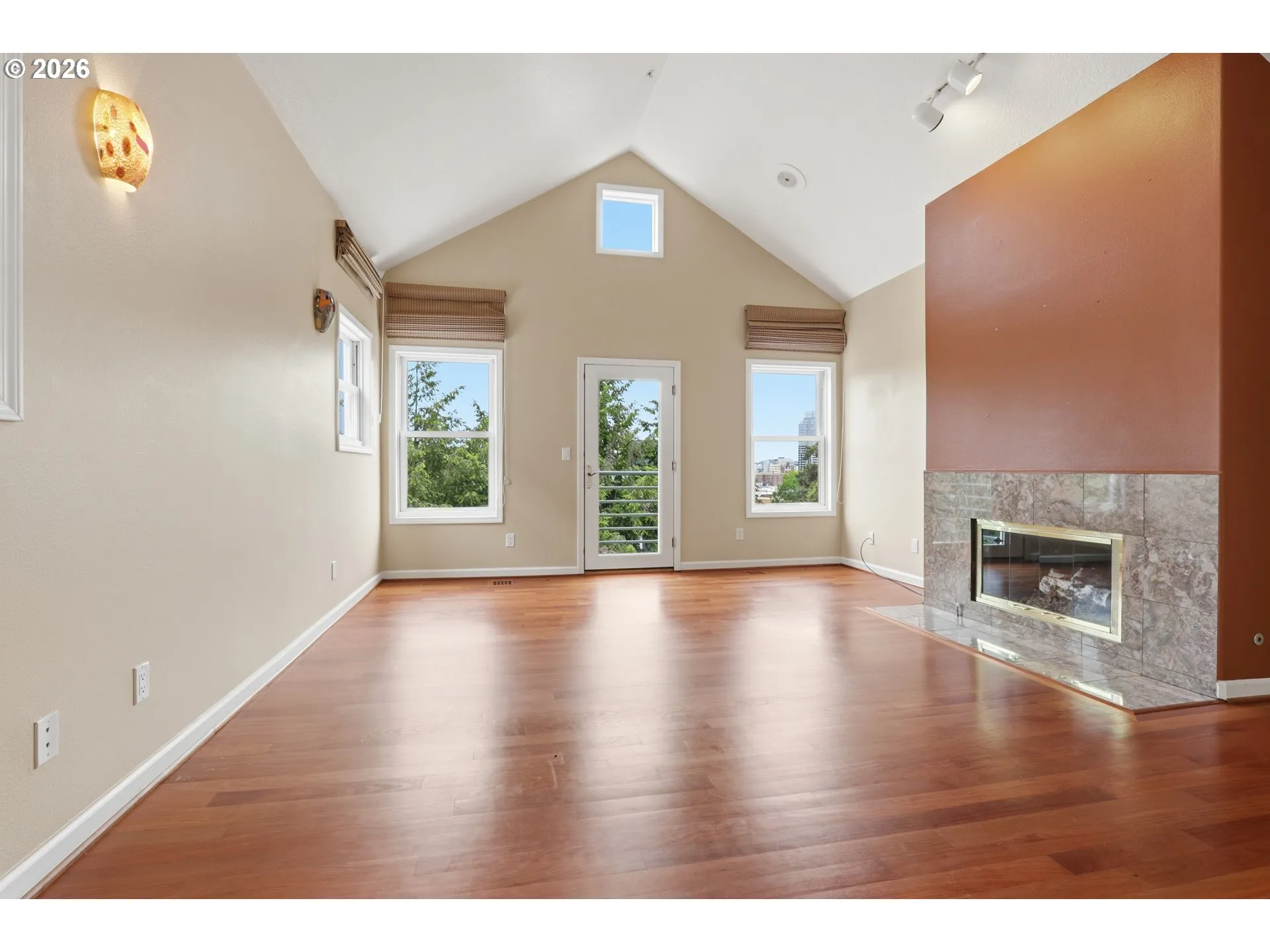Bedroom, Owner's Suite-Vaulted Ceilings