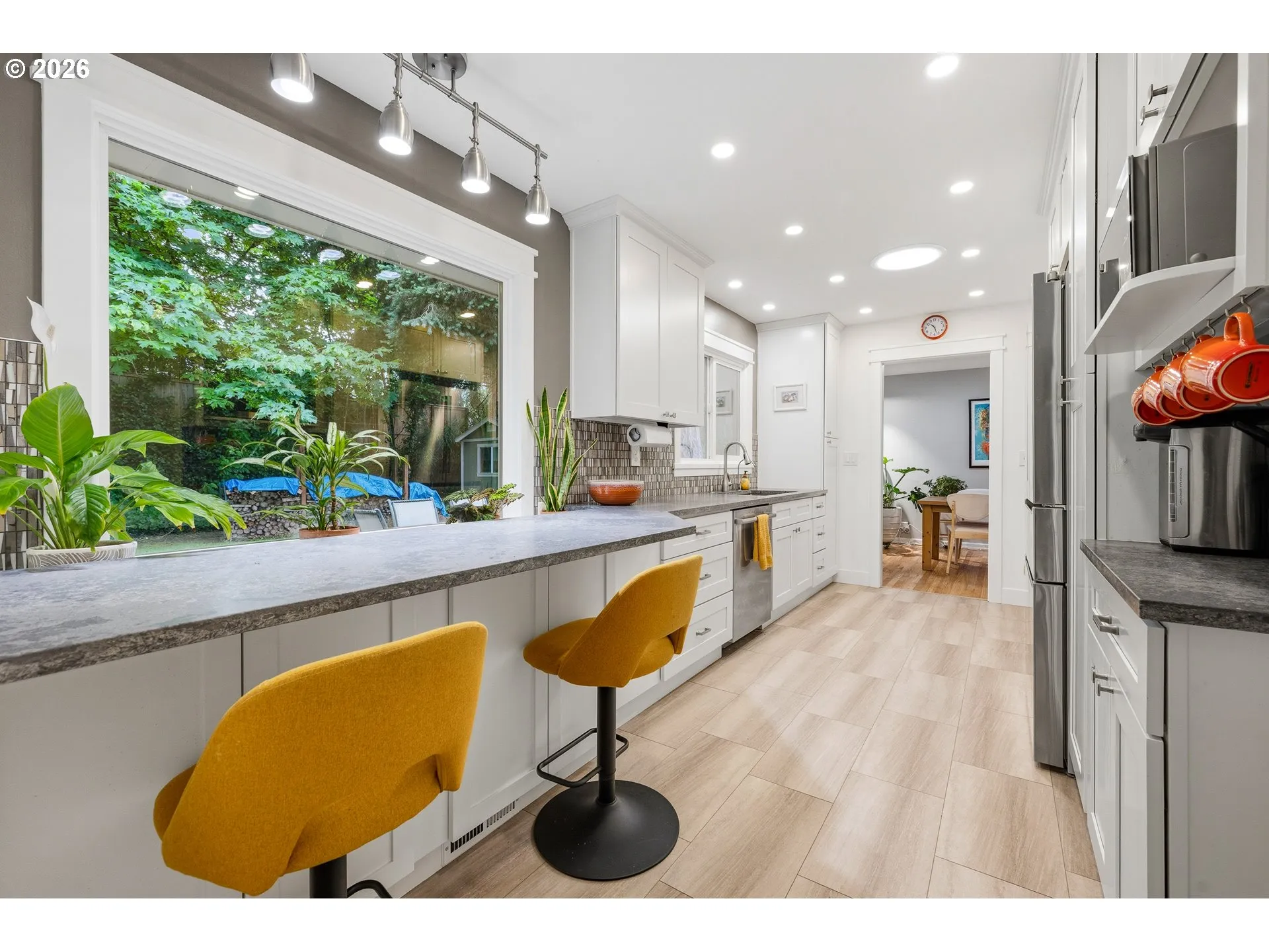 Kitchen-Eating Area
