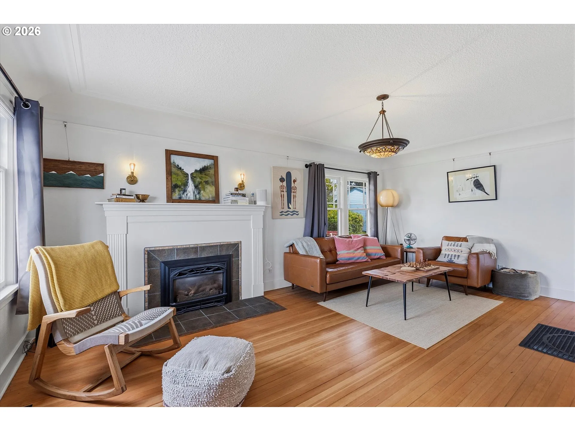 Living Room/Entrance