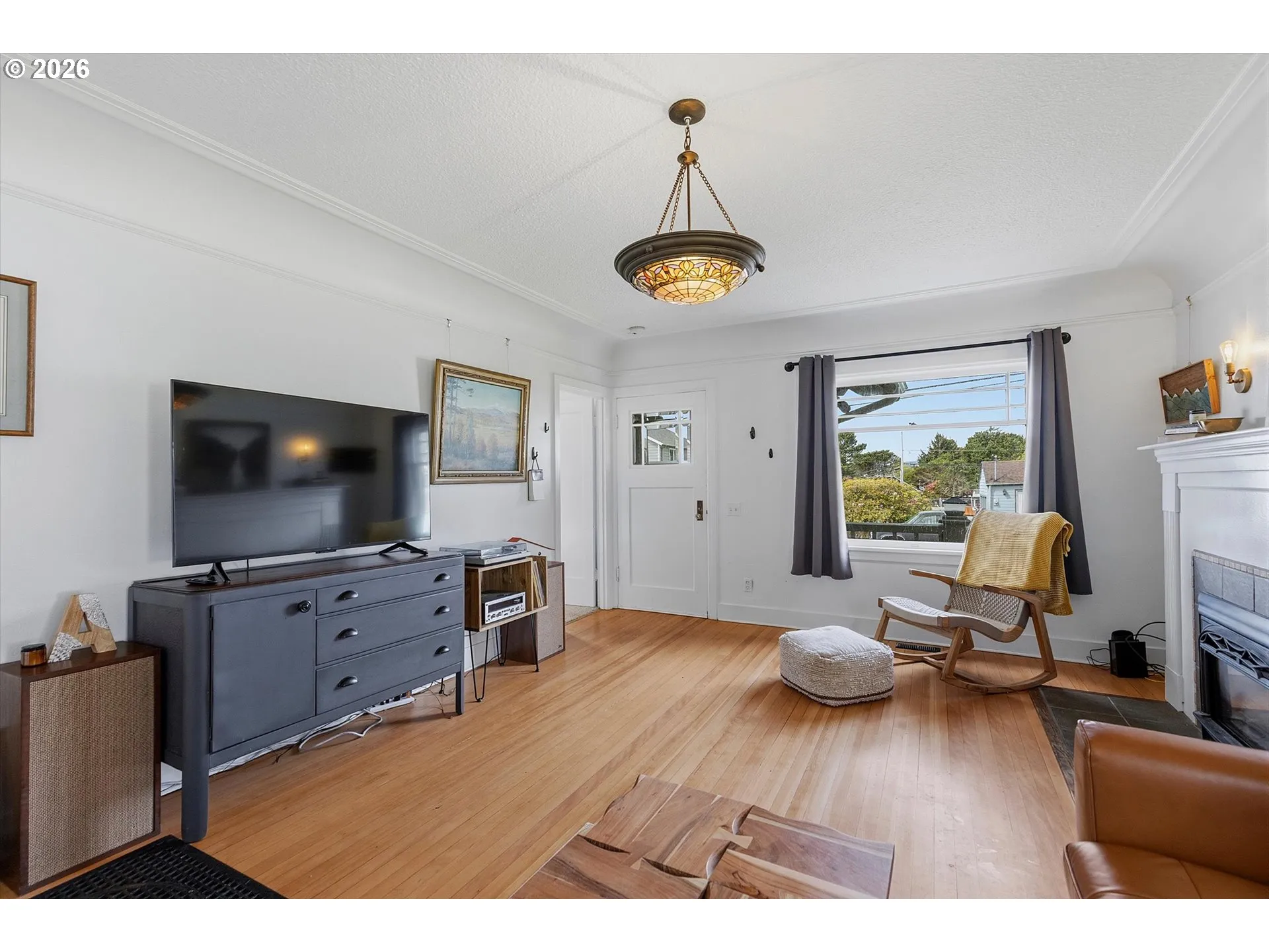 Living Room/Entrance