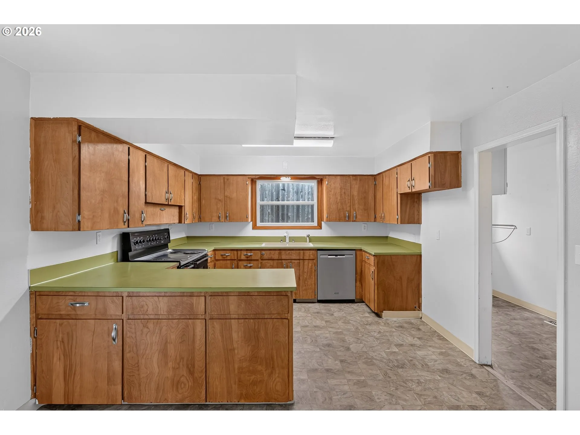 Kitchen-Breakfast Bar