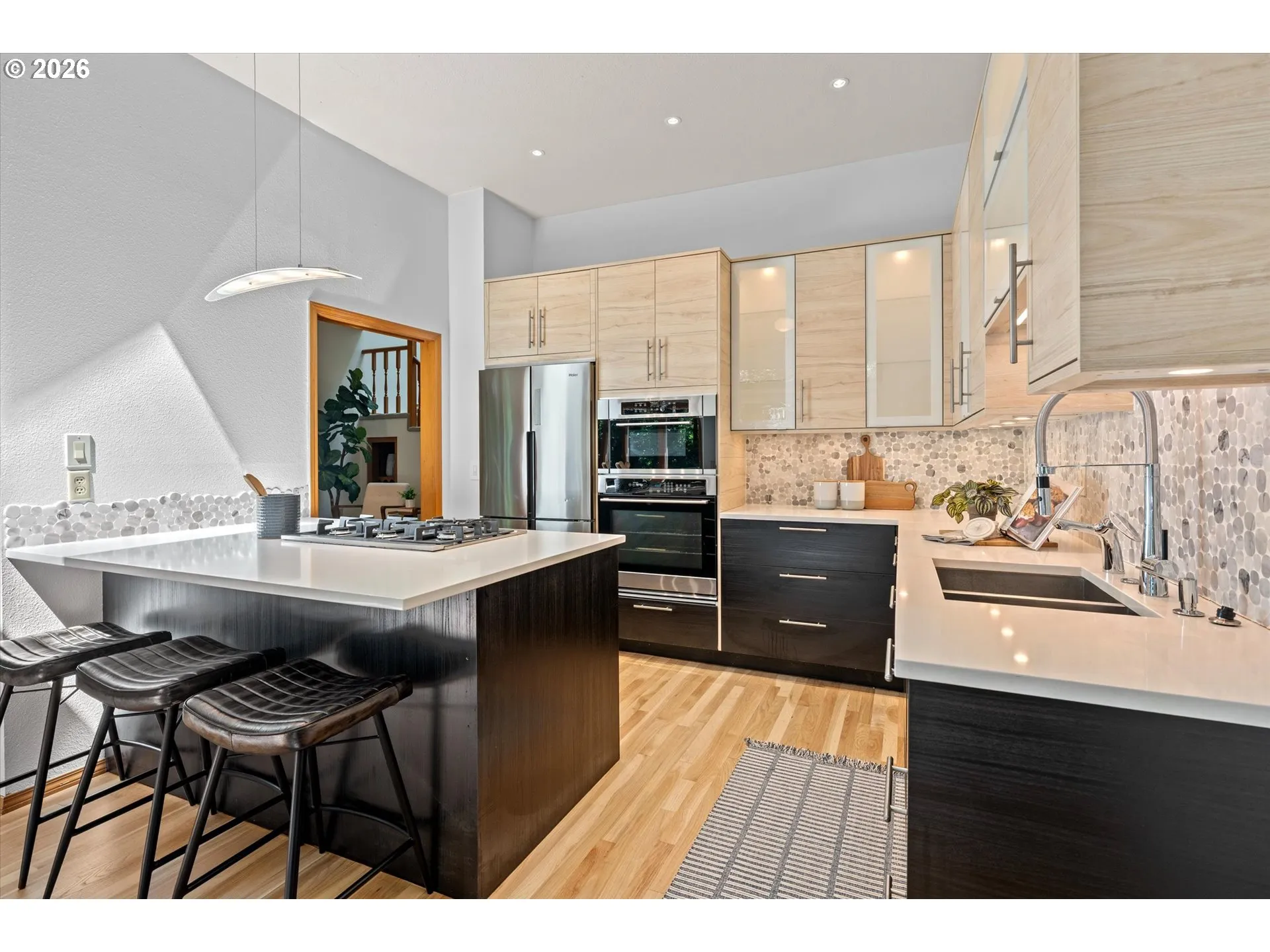 Kitchen-Breakfast Bar