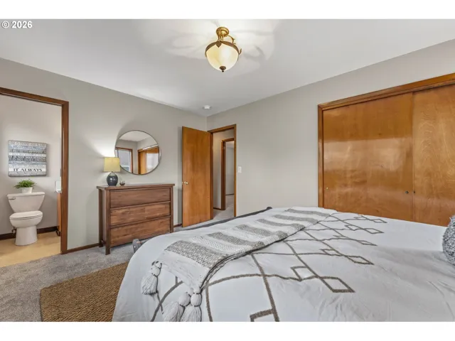Bedroom, Primary