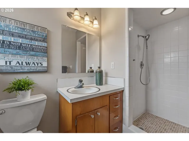 En Suite Bathroom-Upper